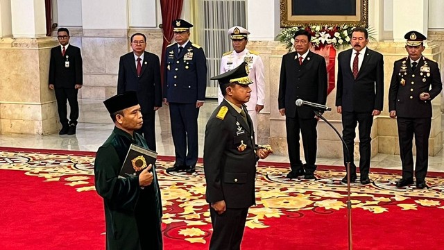Jokowi Resmi Lantik Jenderal Agus Subiyanto sebagai Panglima TNI