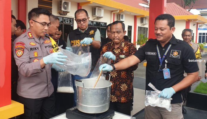Polisi Rebus 1.455,89 Gram Sabu -Sabu