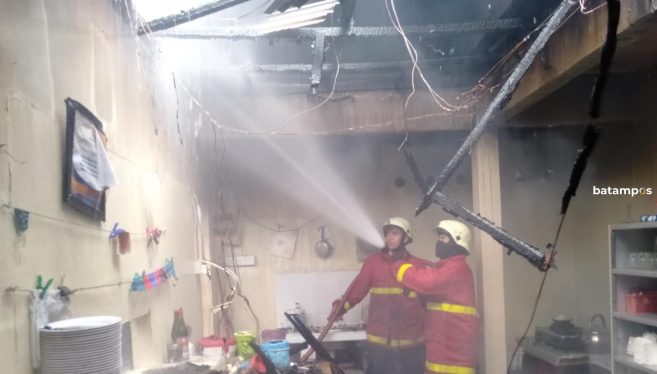 Dapur dan Ruang Kasir Restauran di Sungai Kecil, Desa Sebong Lagoi, Bintan Terbakar