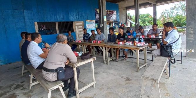 Polisi Beri Edukasi Bahaya Penggunaan Narkoba bagi Masyarakat Desa Kuala Sempang