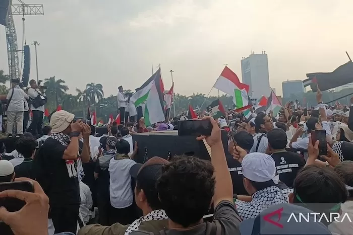 Disambut Ribuan Masyarakat, Menlu Retno Bacakan Puisi ‘Palestina Saudaraku’ di Monas