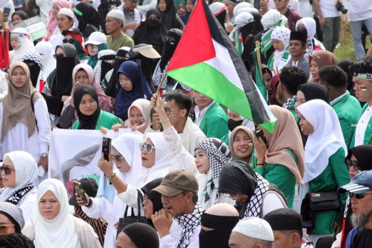 Dihadiri Ribuan Orang, Warga Batam Serukan Bela Palestina