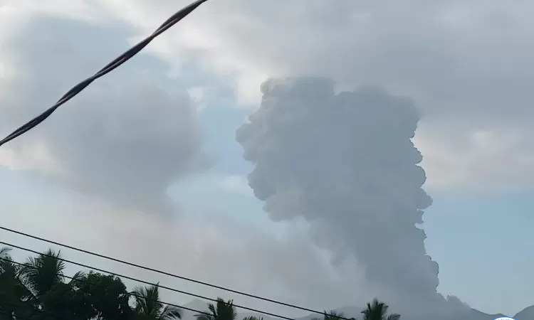 Semburkan Abu Setinggi 2.600 Meter, Gunung Dukono di Maluku Utara Meletus