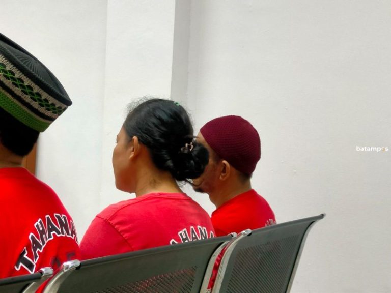 Ingat Lima Anak, Suami Istri Menangis Minta Keringanan Hukuman, Pengunjung Sidang Ikut Menangis