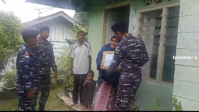 Peringatan Hari Pahlawan, Lanal Salurkan Bantuan Untuk Keluarga Kurang Mampu