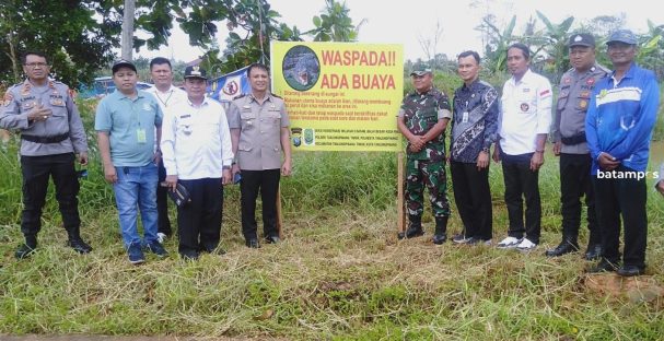 Di Kawasan PErumahan Griya, Polisi dan BKSDA Pasang Spanduk Waspada Buaya