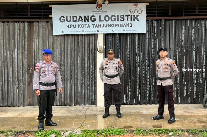 Polisi Jaga Keamanan Gudang Logistik KPU