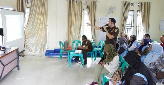 Ibu Rumah Tangga Dapat Penyuluhan Hukum KDRT