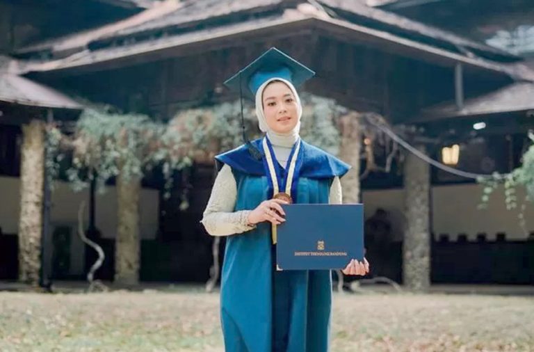 Nabilah Afifah Kusuma Hadi Mahasiswi ITB, Raih Dua Gelar dalam 3 Tahun
