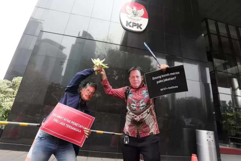 Firli Bahuri Dicekal ke Luar Negeri