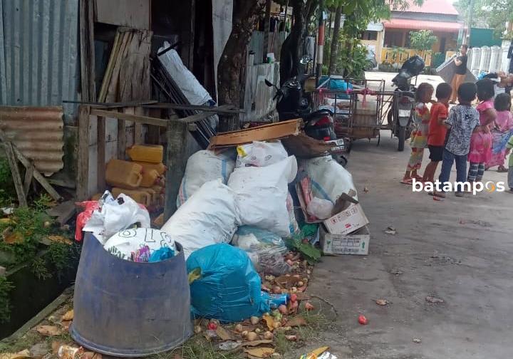 Dua Pekan Sampah Tak Diangkut, Warga Tanjunguncang: Padahal Bayar Retribusi Lancar