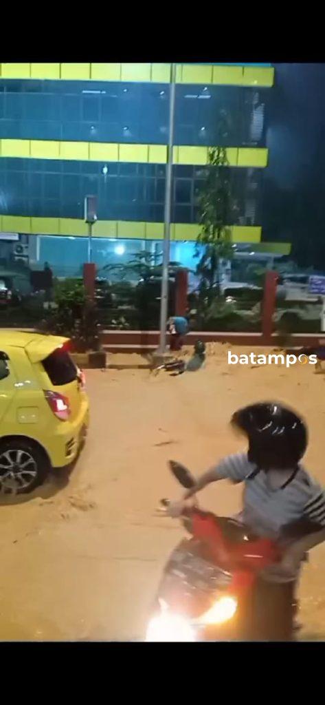 Hujan Mengguyur Kota Batam Diperkirakan hingga Pukul 23.00