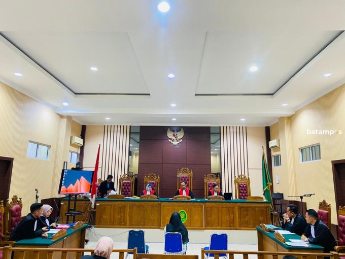 Hakim Perintahkan Terdakwa Asiar Ditahan, Sidang Dugaan Korupsi PKBM Bakti Negeri Kundur Barat