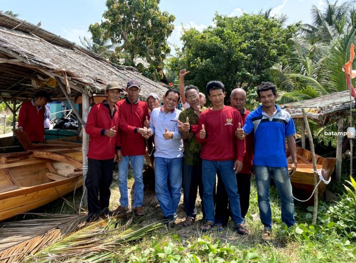 Dorong Peningkatan Taraf Hidup Nelayan, Rasno Bantu Sampan dan Alat Tangkap Ikan
