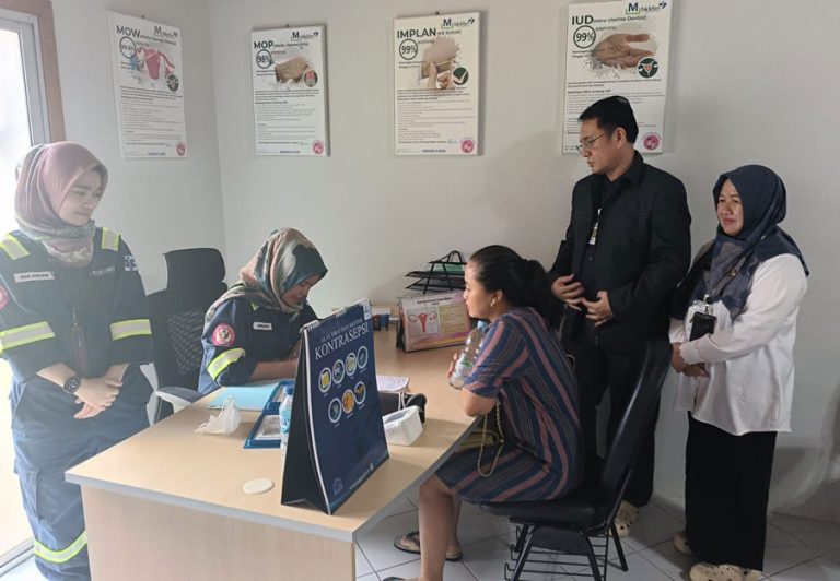 Kunjungi Batam, BKKBN Pusat Sosialisasikan Pedoman Pelayanan KB di Perusahaan