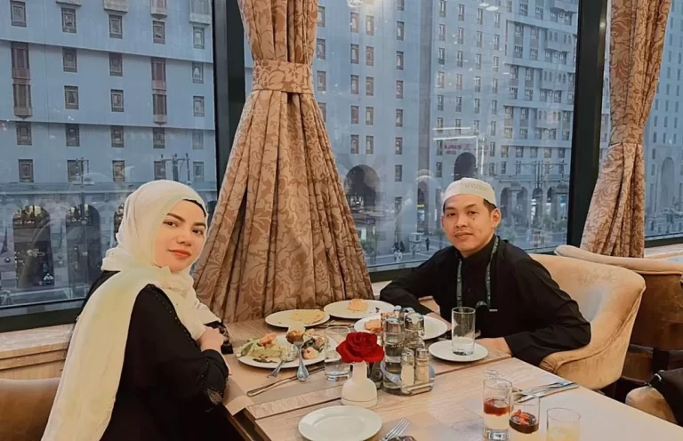 Dinar Candy Pergi Umrah Bareng Ko Apex, Sudah Nikah Siri
