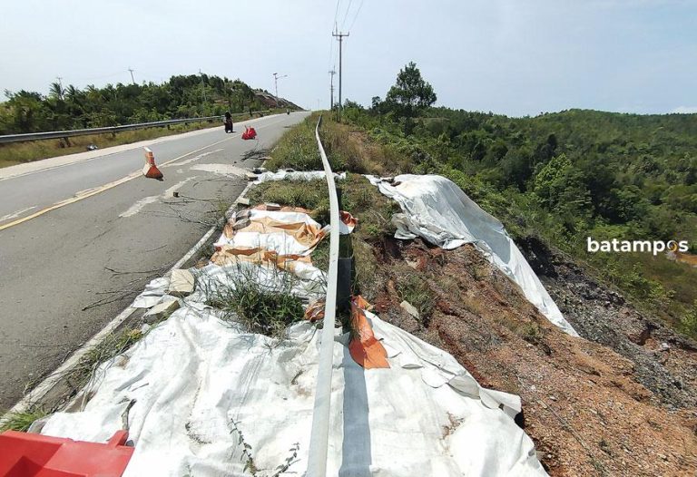 Berbulan-bulan Belum Diperbaiki, Area Longsor Berpotensi Melebar