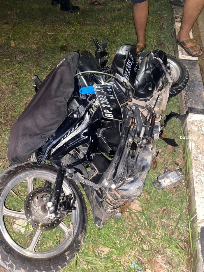 Motor-Mobil Tabrakan di Simpang Kara, Pengendara Motor Dibawa ke Rumah Sakit