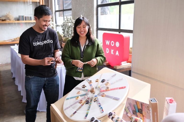 Dari Limbah Kayu Hasilkan Jam Tangan Kekinian yang berkualitas