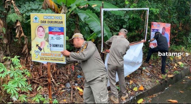 Bawaslu Tanjungpinang Kembali Tertibkan APK Caleg