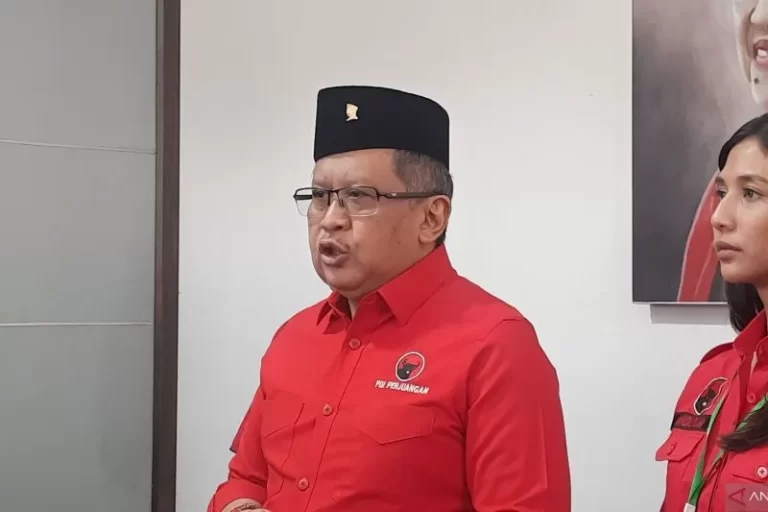 Zulhas Sebut Jokowi Masuk PAN, PDIP Minta Tunjukkan KTA Barunya