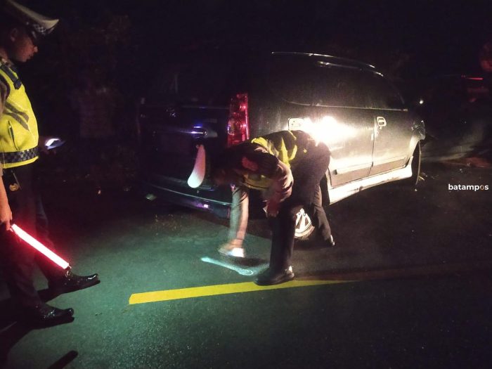 Pengemudi Hilang Kendali, Chevrolet Spark Masuk Jalur Lawan Tabrakan dengan Toyota Avanza di Jalan Raya Busung, Bintan