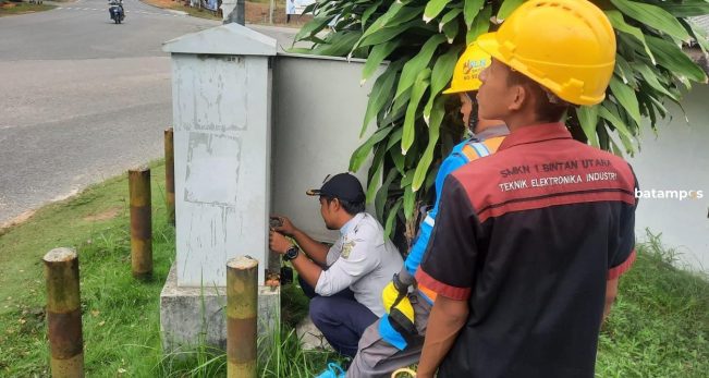 Dishub Bintan Perbaiki Trafic Light yang Rusak di Tiga Titik