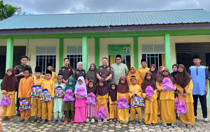 Bakti Natal Kacabjari Kundur Santuni Anak dan Yatim Piatu Yayasan Al Muhajirin
