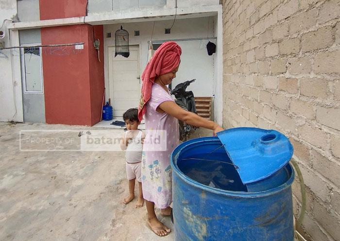 Air Mati, Warga Terpaksa Beli Air Galon