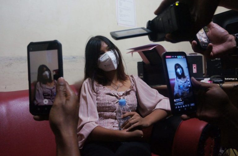 Bunga Mengaku Yuda, Suaminya Mau Maju Calon Bapati Dimodali ‘Mamaknya’