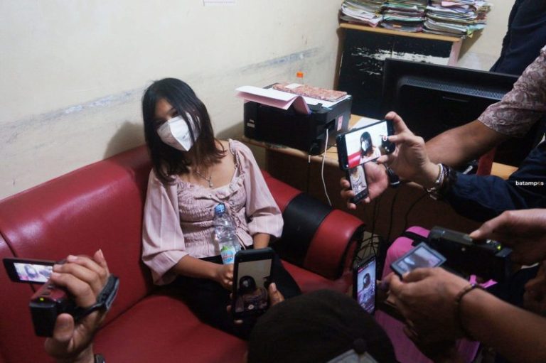 Pengakuan Bunga, Dijanjikan Nikah Resmi dengan Ahmad Yuda