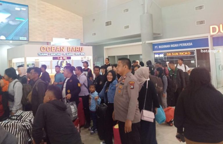 Penumpang di Pelabuhan Domestik Sekupang Terus Meningkat