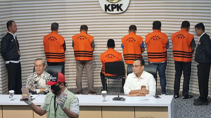 Gubernur Maluku Utara Abdul Gani Kasuba dan 6 Orang Lain Resmi Ditetapkan Sebagai Tersangka