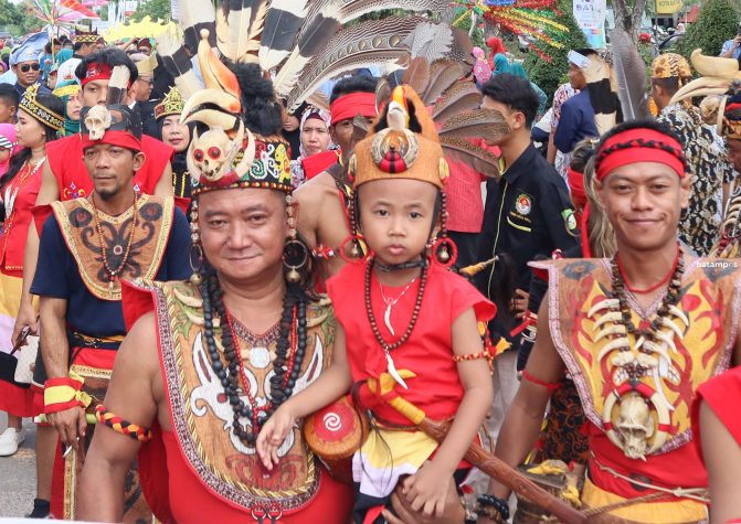 11.200 Peserta Ikuti Pawai Budaya Hari Jadi Batam
