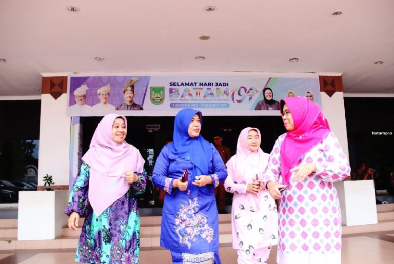 Sambut Hari Jadi Batam, Pegawai Pakai Baju Melayu