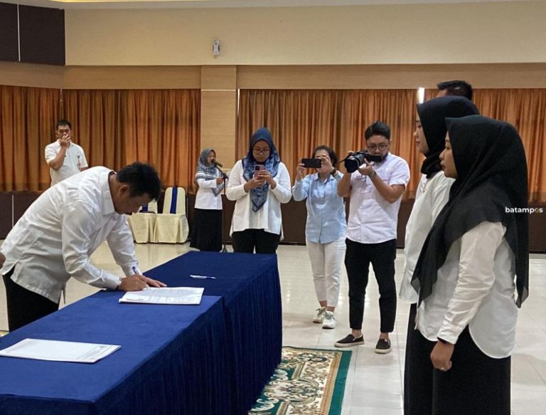 Serahkan SK kepada 258 PPPK Tenaga Teknis Jalur Optimalisasi, Ini Pesan Rudi