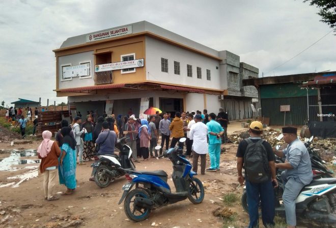 Drainase Ditutup, Warga Sei Nayon Tutup Akses Jalan