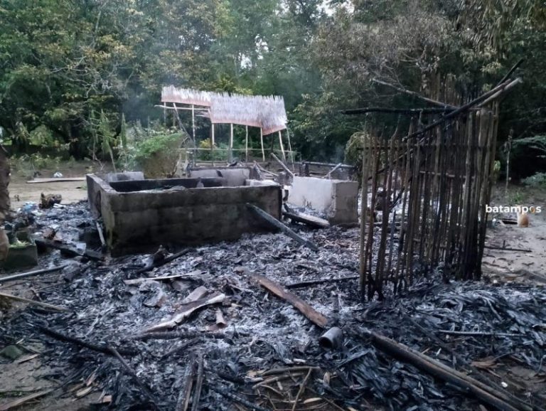 Tersambar Petir Rumah Warga Ludes Terbakar, Kejadiannya di Desa Tebias Kecamatan Belat