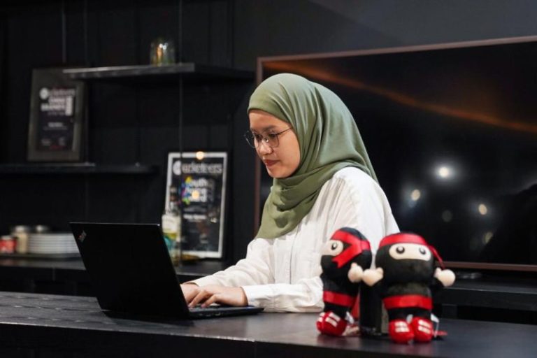 Peringati Hari Ibu, Tim Ninja Xpress Berbagi Cerita