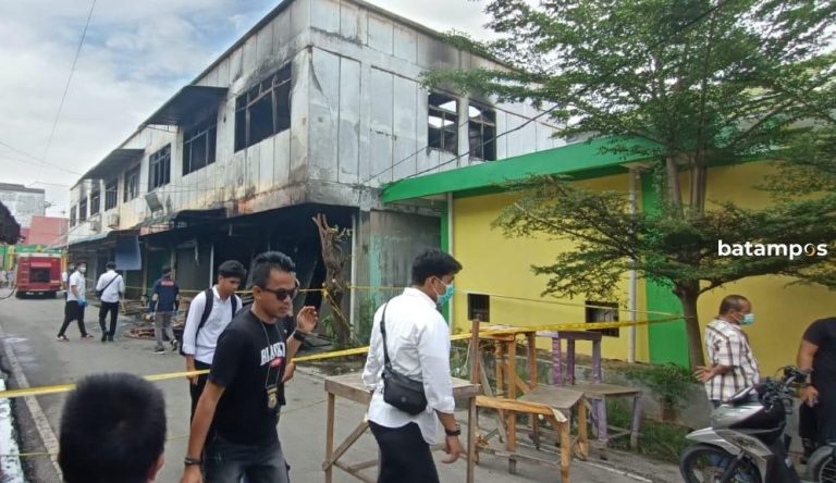 Sumber Api Diduga dari Ellia Shop, Kerugian Ditaksir Miliaran Rupiah