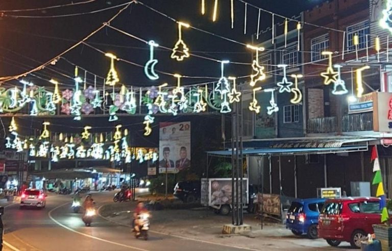 Lampu Hias Percantik Jalan di Tanjunguban