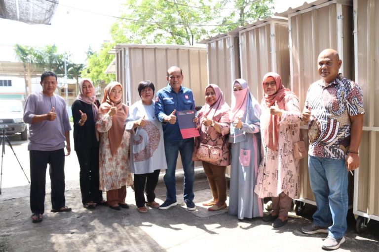 Sirajudin Nur Beri Bantuan Gerobak Jualan