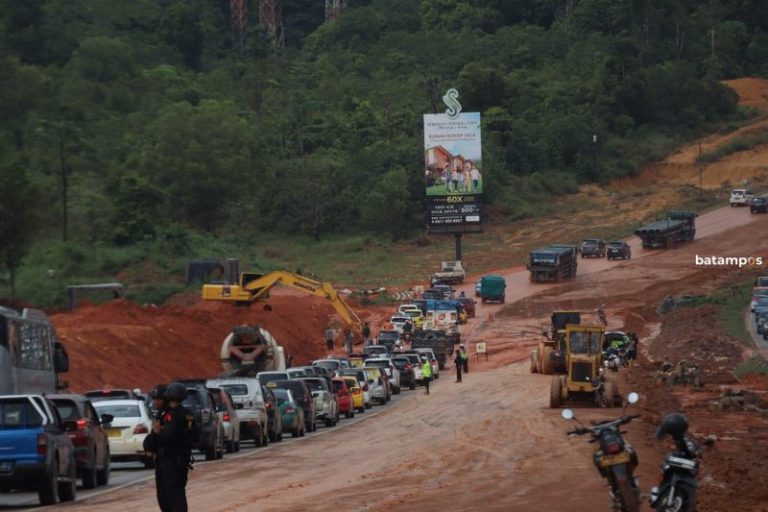 Jalan Dekat Bundaran Kabil Macet, Ini Penyebabnya