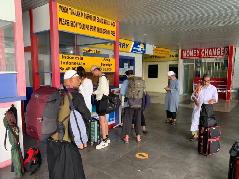 Momen Nataru, Penumpang di Pelabuhan Internasional SBP Tanjungpinang Masih Normal