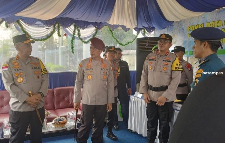 Kabareskrim dan Kapolda Kepri Tinjau Pos Terpadu dan Pos Pam Nataru di Batam