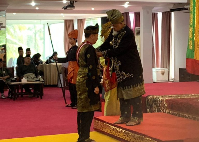 Berkontribusi Kembangkan Pariwisata, Mulyadi Tan Dianugerahi Gelar Datuk Sri