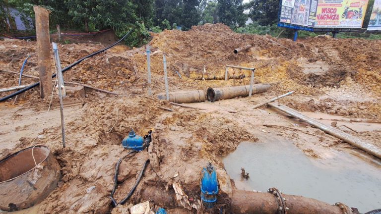 Sudah Sepekan Air Ngadat, Pascaperbaikan Pipa, Air Belum Normal