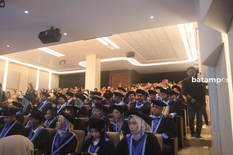 Level Internasional, ITEBA Wisuda 80 Mahasiswa