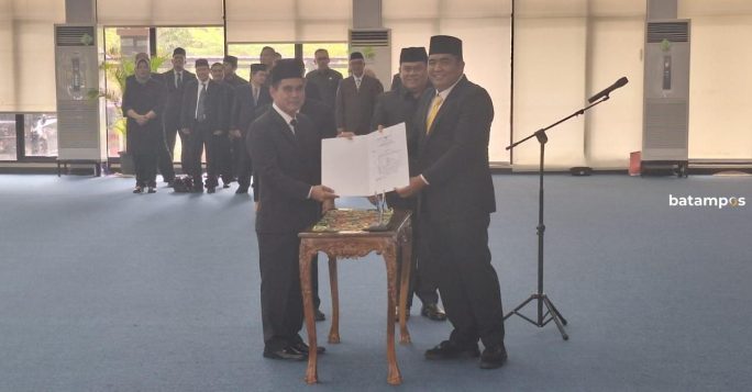 Nafriyon Jabat Kadis Pendidikan dan Plt Kadiskominfo Bintan