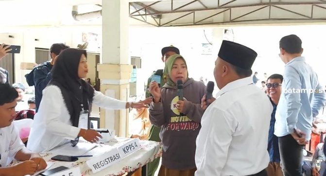 Simulasi Pemilu 2024, Tak Boleh Nyoblos, Seorang Wanita Adu Mulut dengan Petugas KPPS di Bintan
